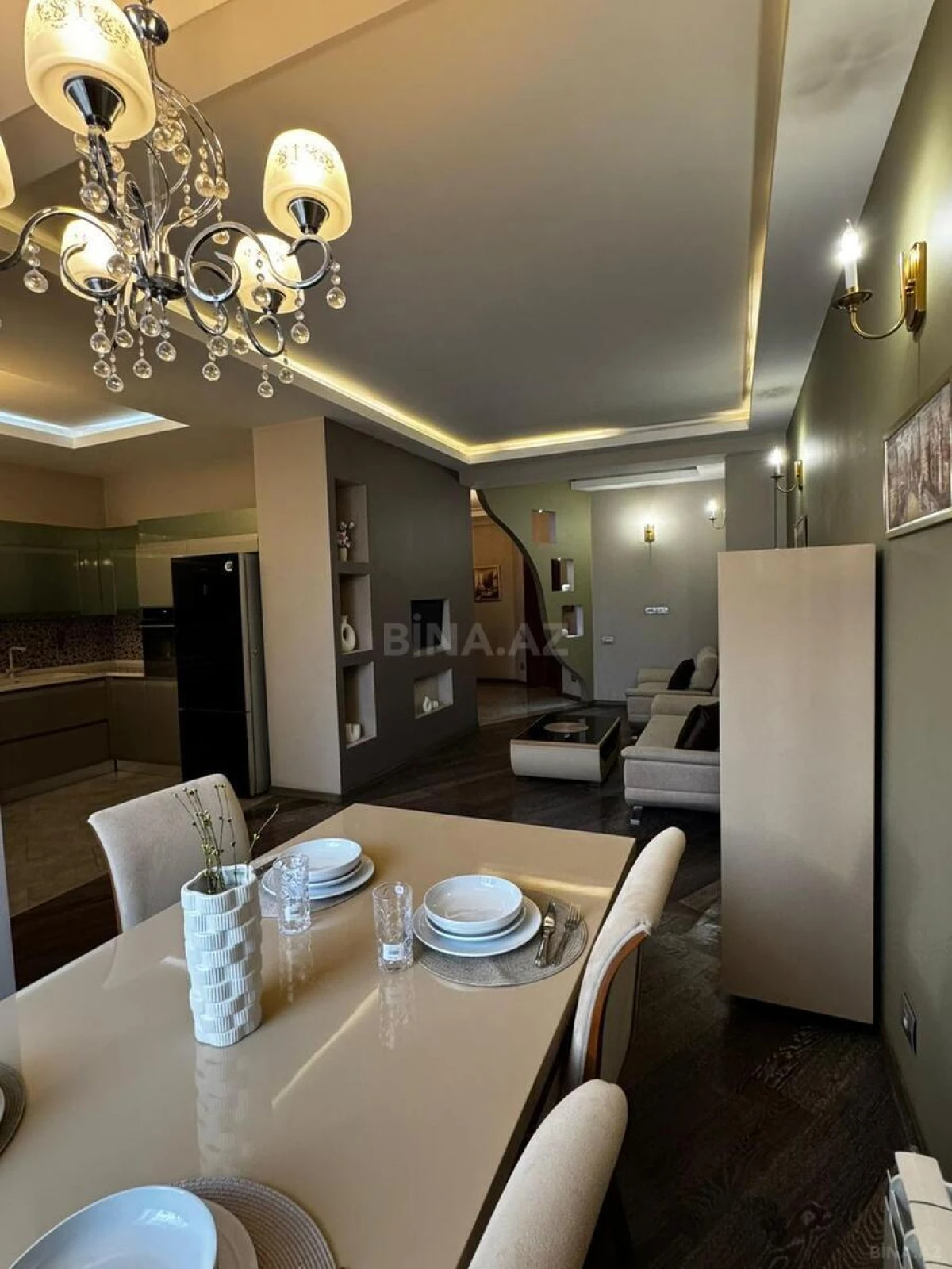 Kirayə verilir 4 otaqlı mənzil 155 m²
