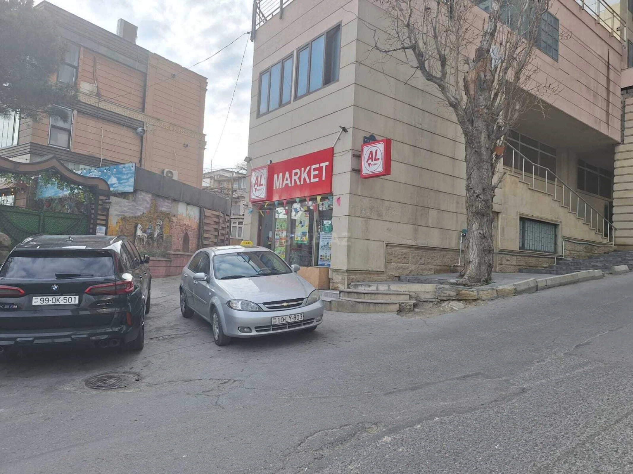 Satılır obyekt 325 m²