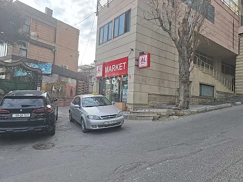 Satılır obyekt 325 m²