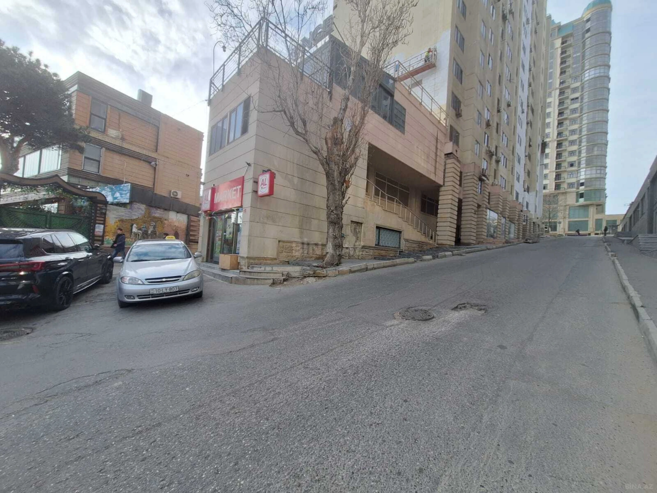 Satılır obyekt 325 m²