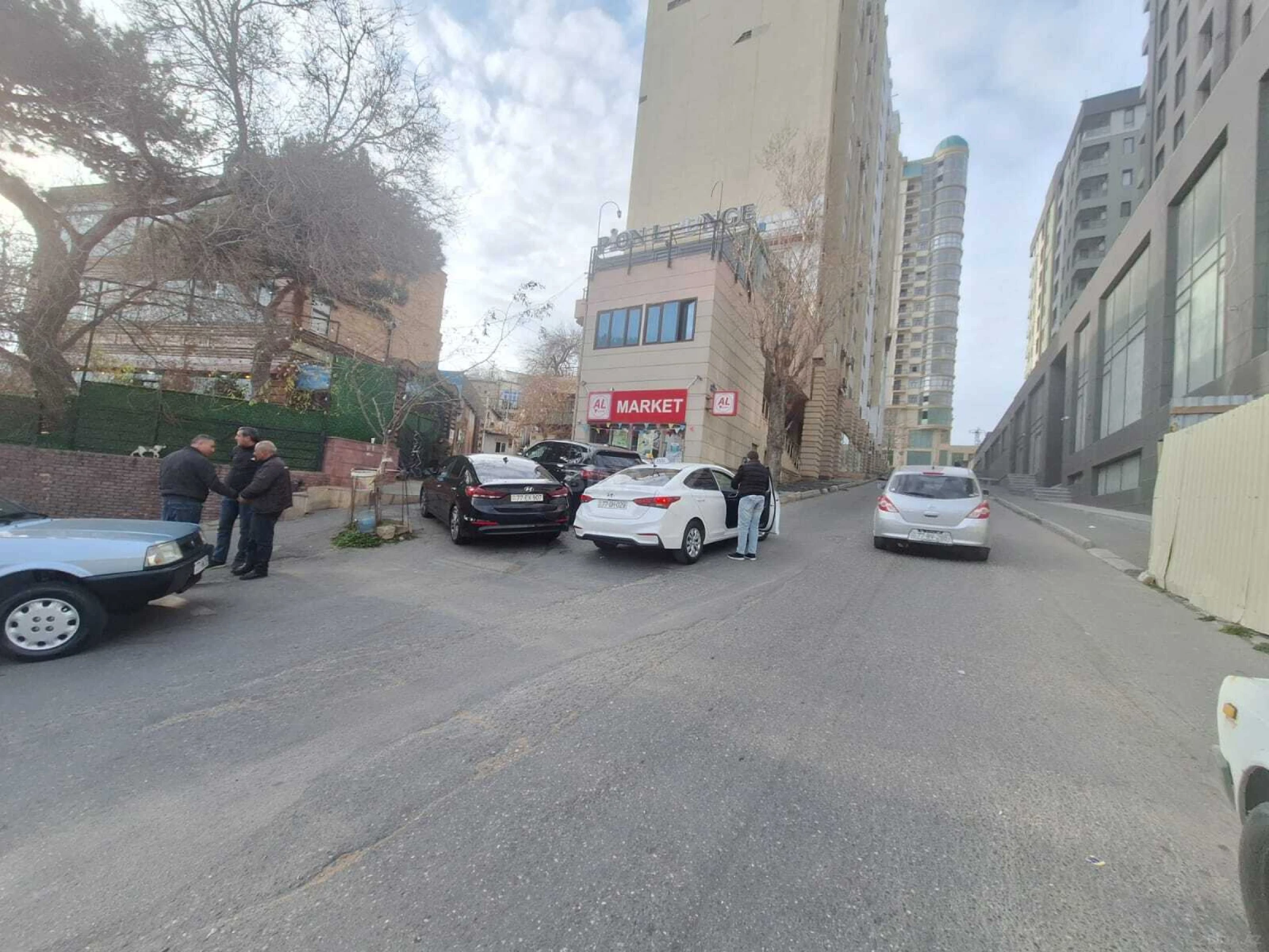 Satılır obyekt 325 m²