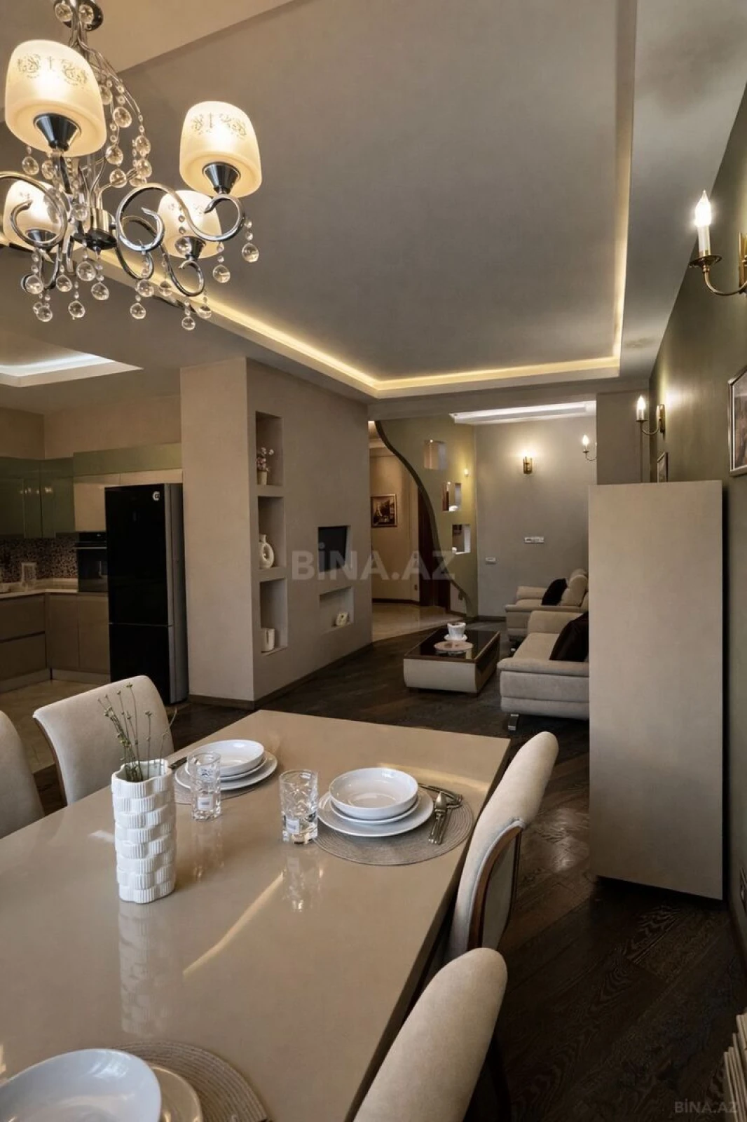Kirayə verilir 4 otaqlı mənzil 150 m²