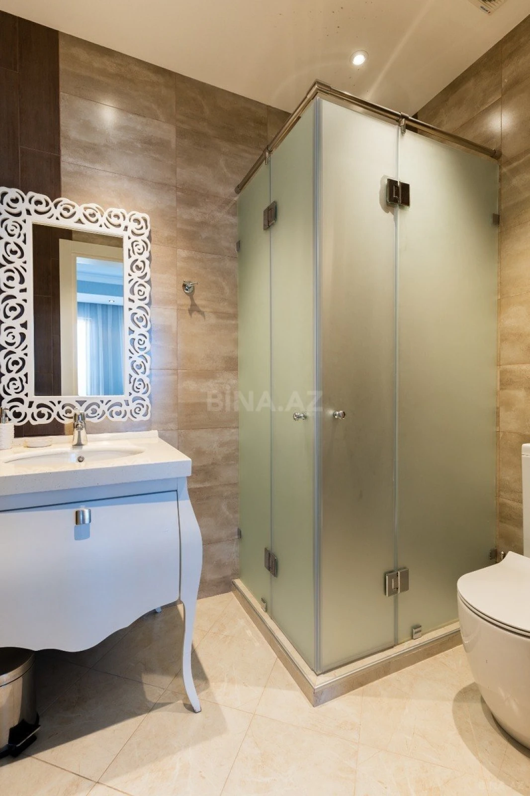 Kirayə verilir 6 otaqlı mənzil 370 m²