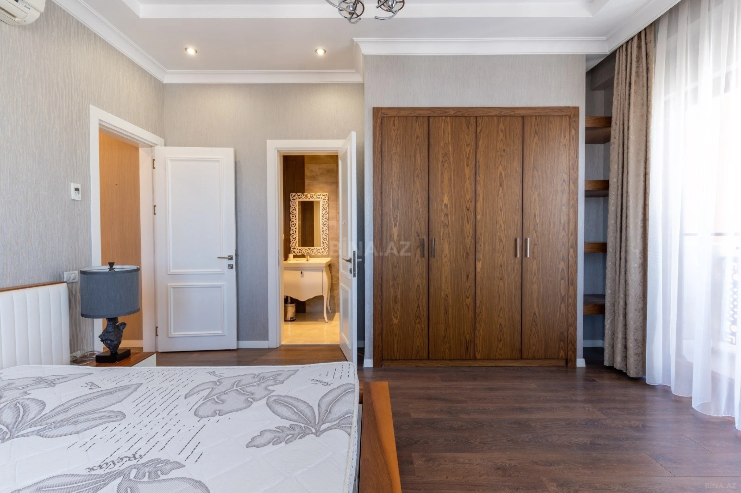 Kirayə verilir 6 otaqlı mənzil 370 m²