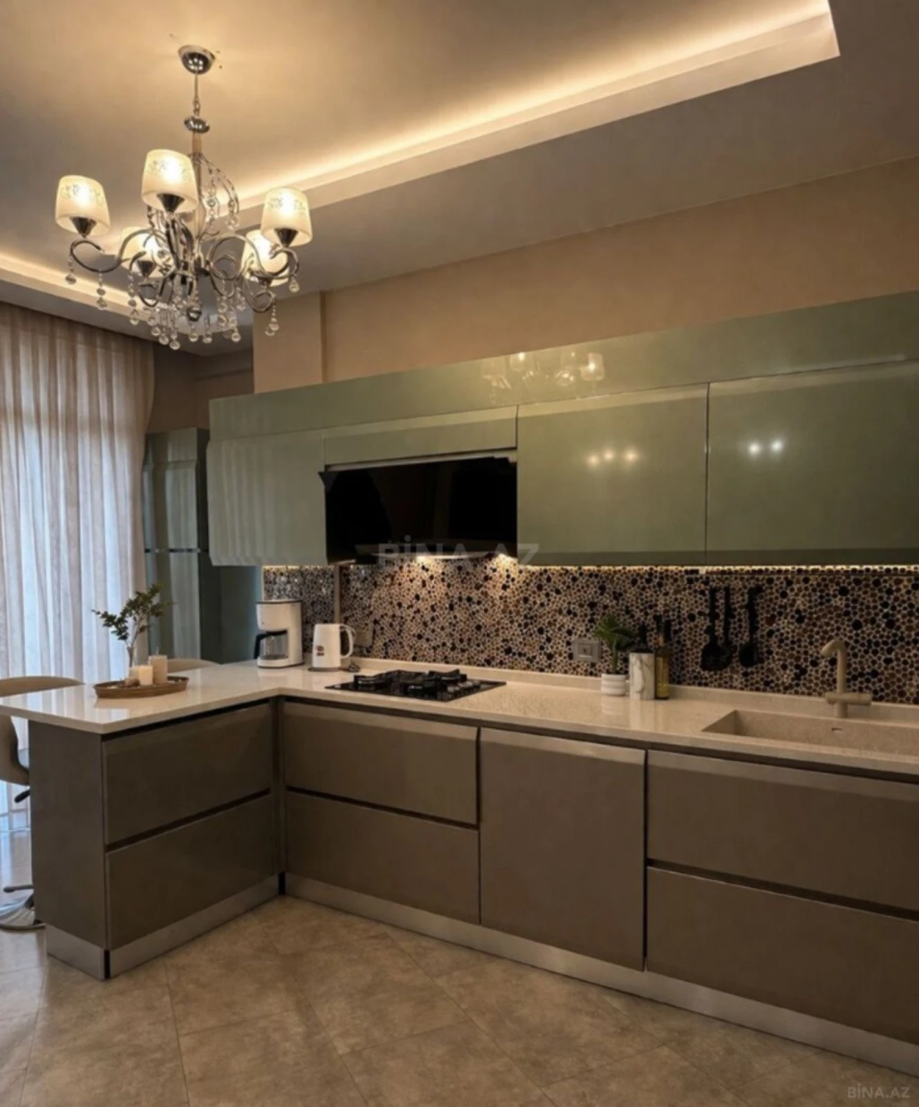 Kirayə verilir 4 otaqlı mənzil 150 m²