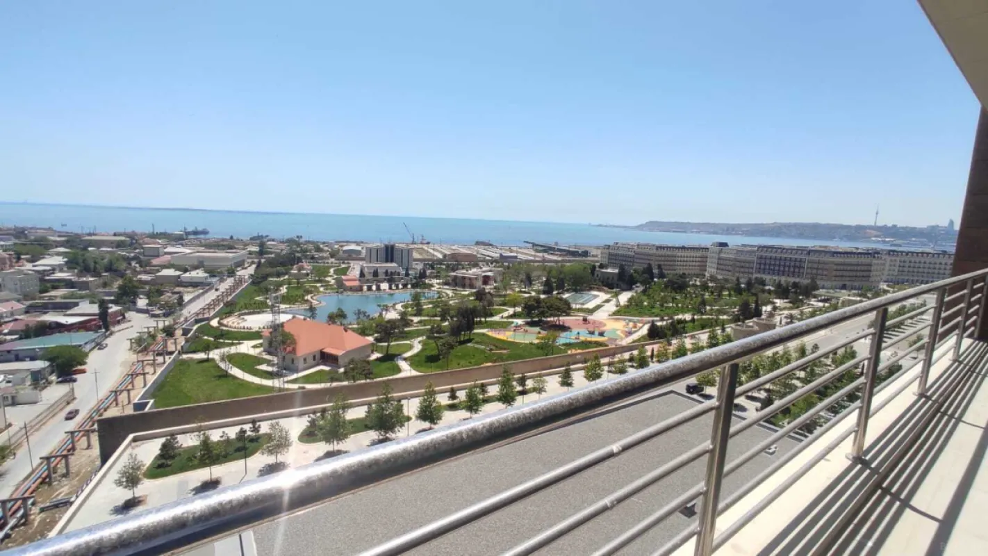 Satılır 7 otaqlı mənzil 342 m²