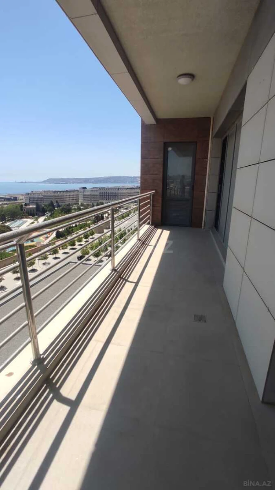 Satılır 7 otaqlı mənzil 342 m²