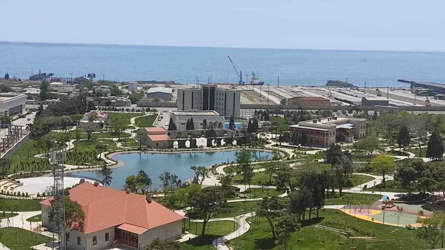 Satılır 7 otaqlı mənzil 342 m²