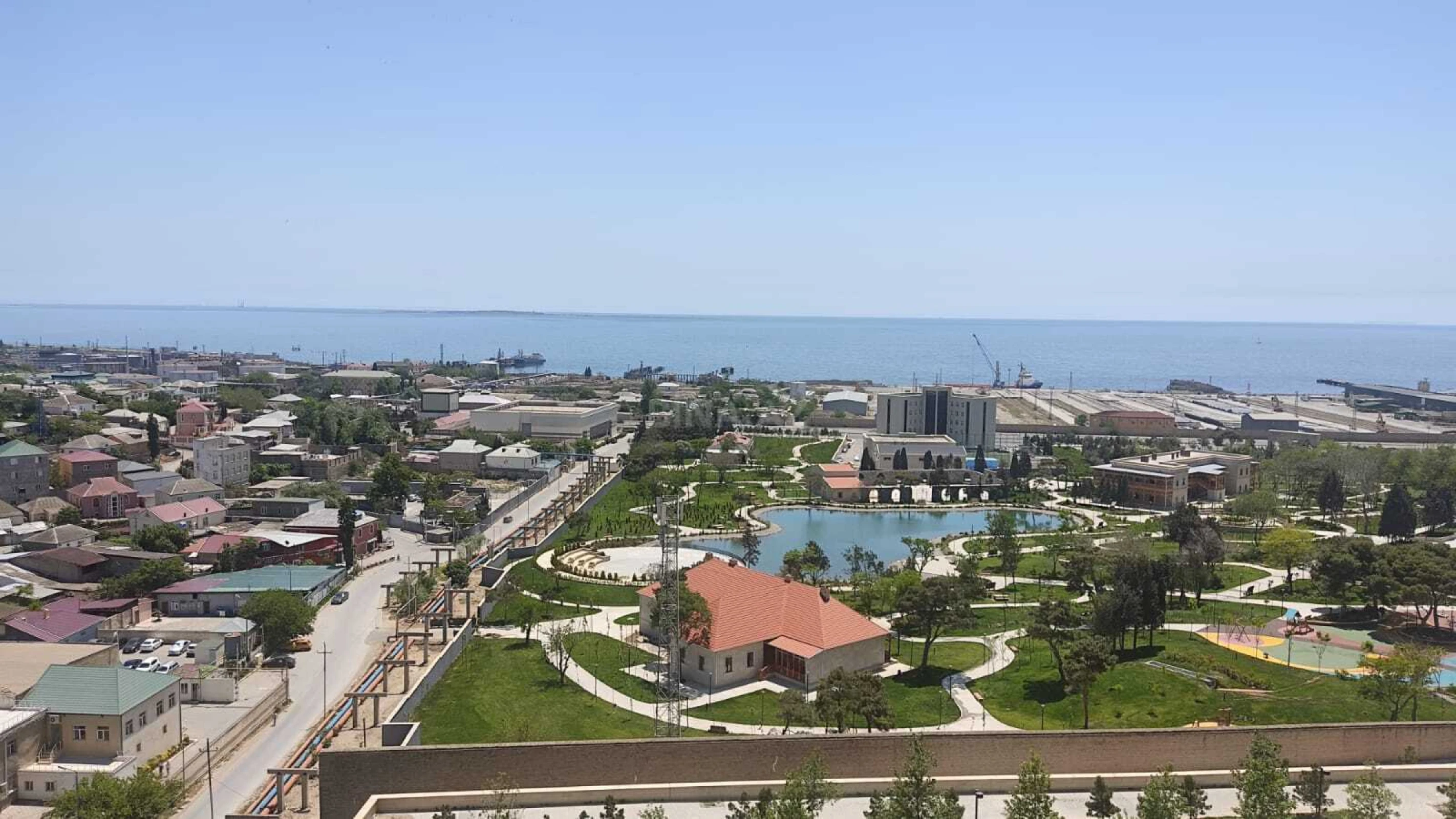 Satılır 7 otaqlı mənzil 342 m²