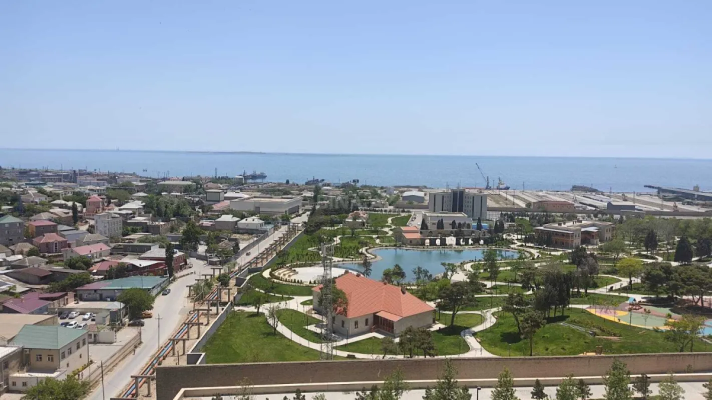 Satılır 7 otaqlı mənzil 342 m²