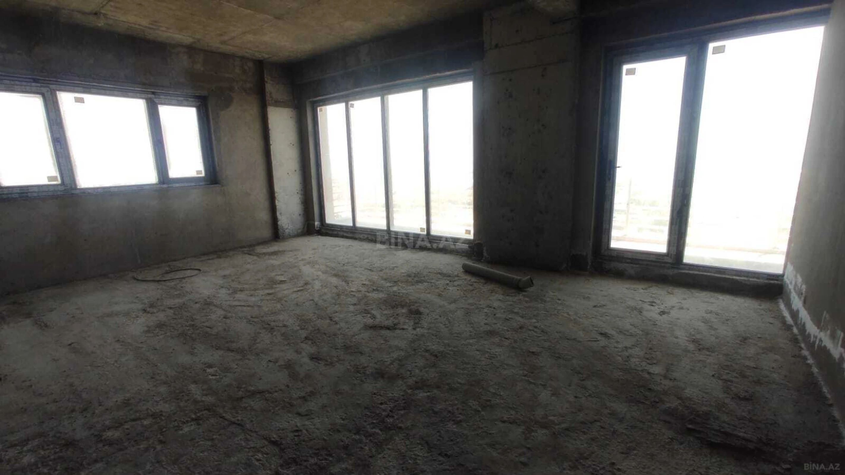 Satılır 7 otaqlı mənzil 342 m²