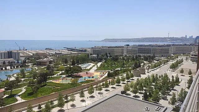 Satılır 7 otaqlı mənzil 342 m²