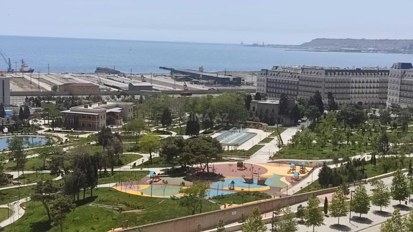 Satılır 7 otaqlı mənzil 342 m²