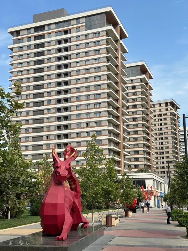 Satılır 7 otaqlı mənzil 342 m²