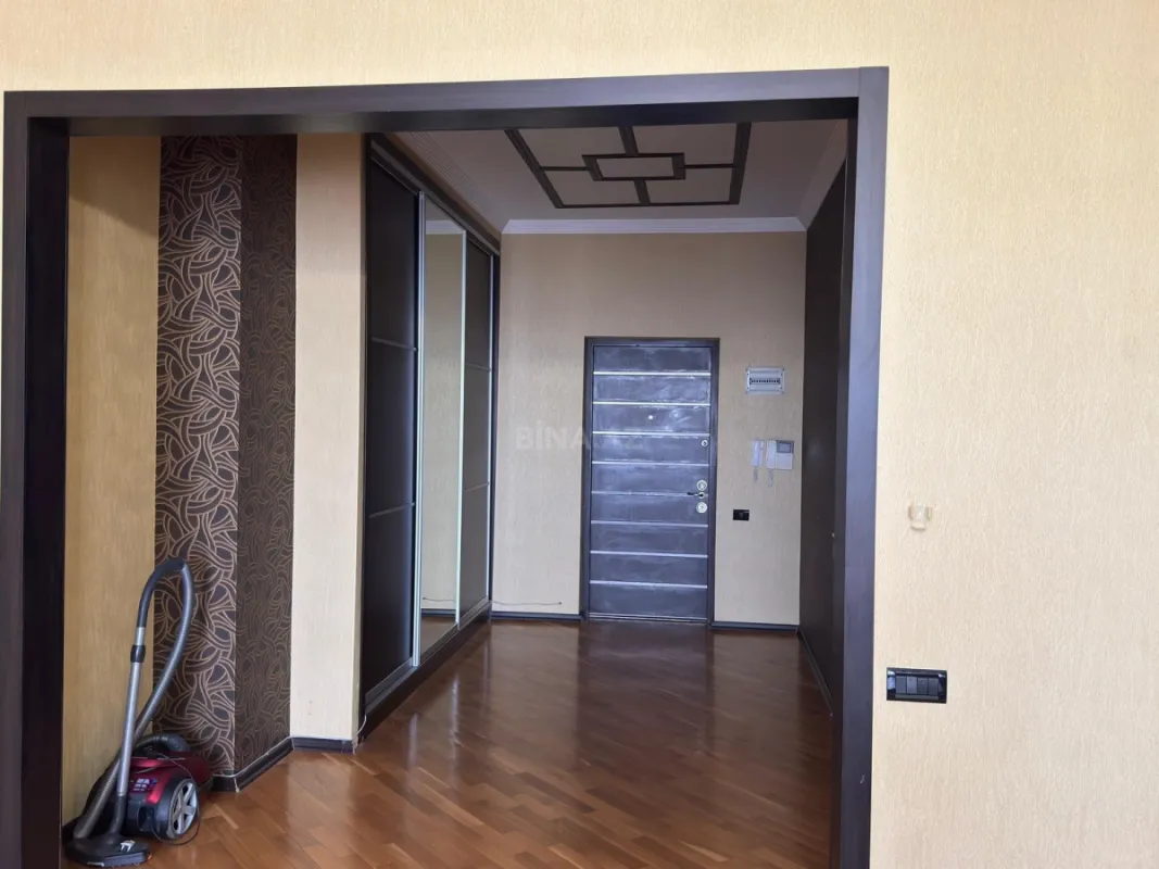Kirayə verilir 2 otaqlı mənzil 110 m²