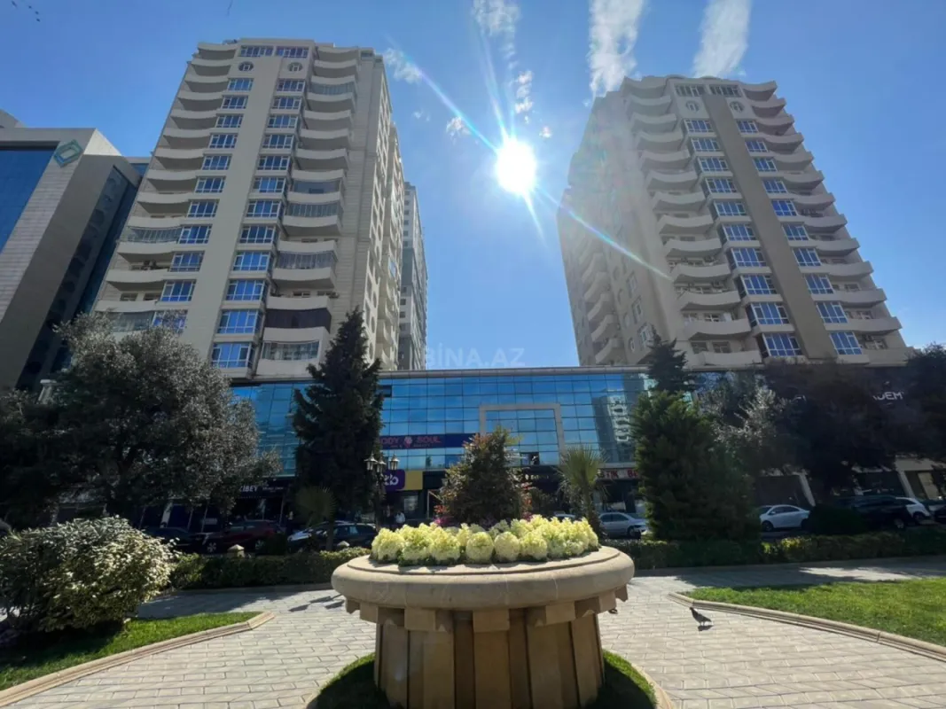 Satılır 3 otaqlı mənzil 136 m²