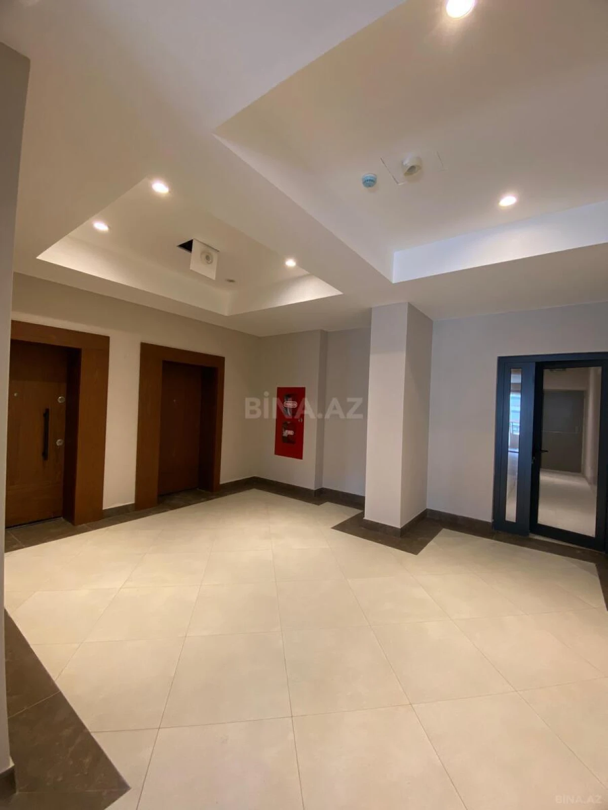 Satılır 4 otaqlı mənzil 194 m²