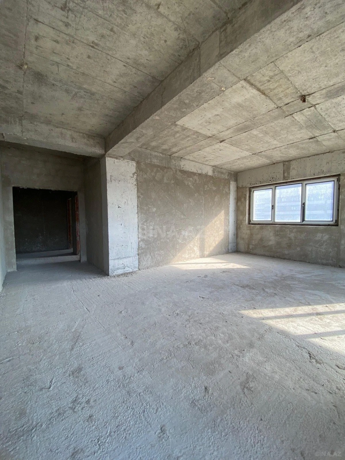 Satılır 4 otaqlı mənzil 194 m²