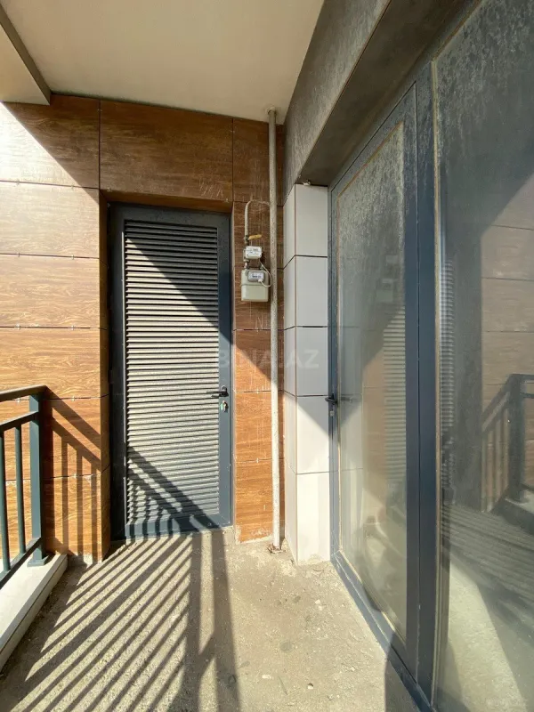 Satılır 4 otaqlı mənzil 194 m²