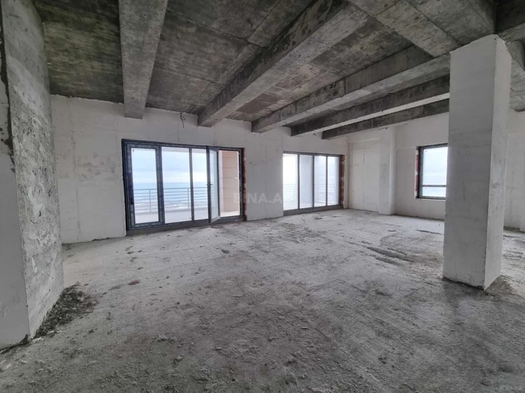 Satılır 4 otaqlı mənzil 194 m²