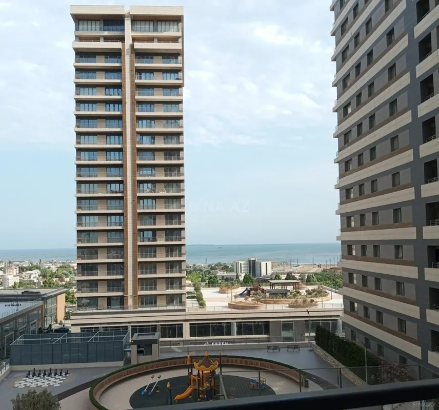 Satılır 4 otaqlı mənzil 194 m²