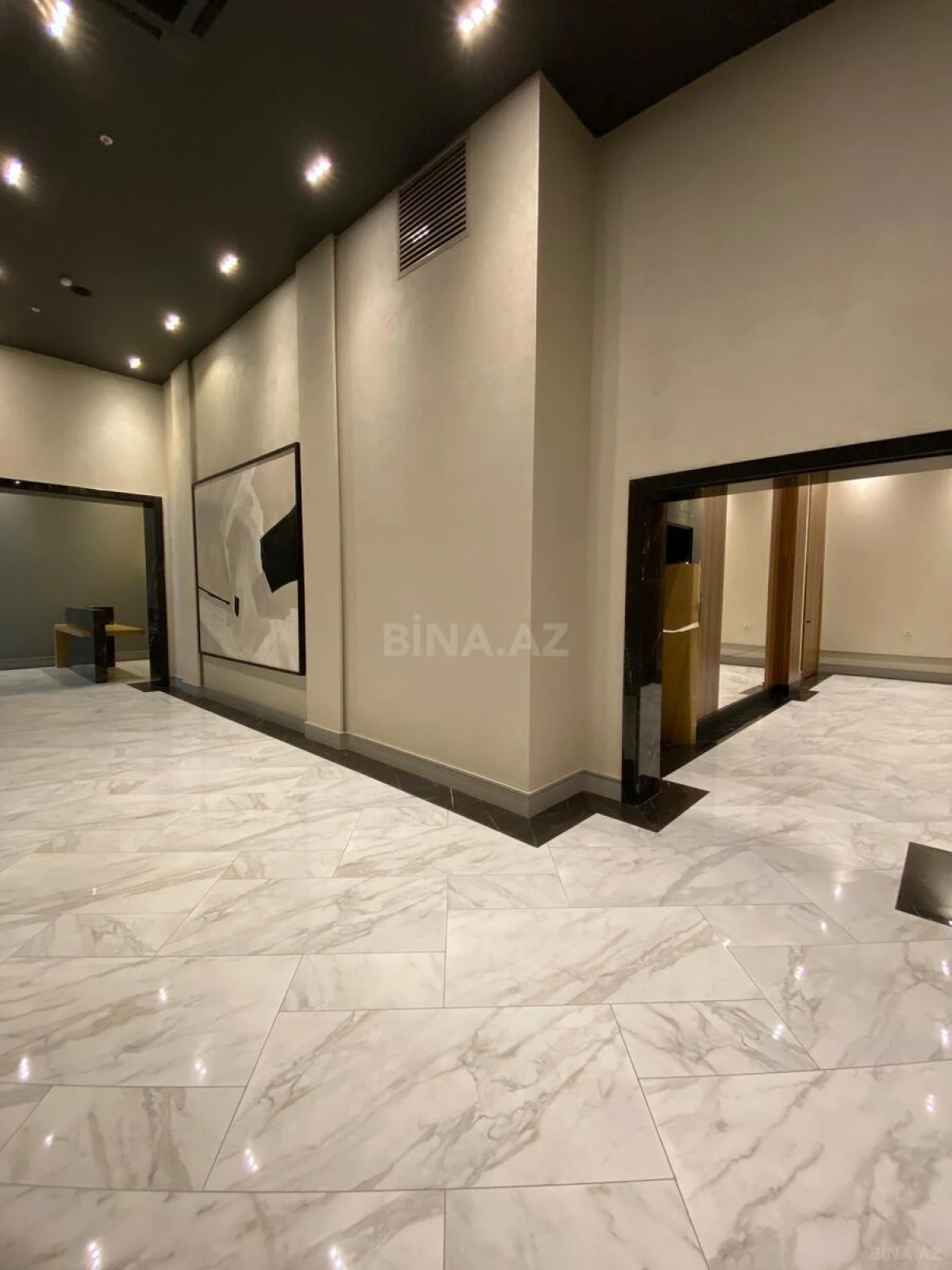 Satılır 4 otaqlı mənzil 194 m²