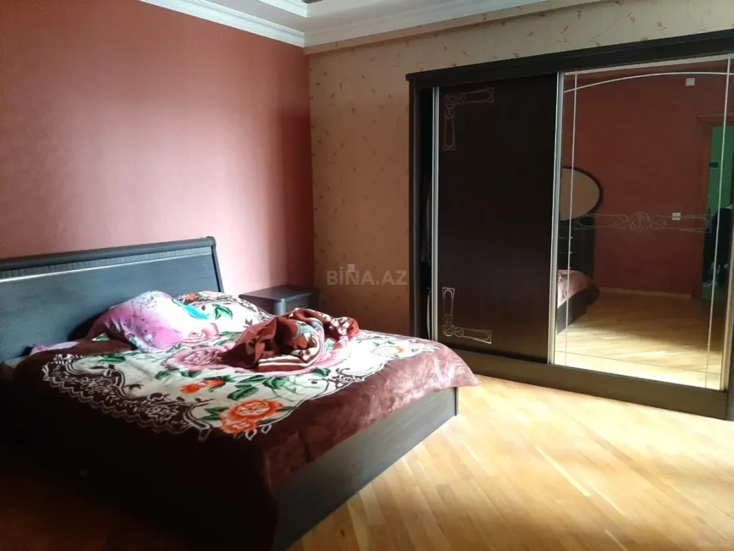 Satılır 4 otaqlı mənzil 150 m²