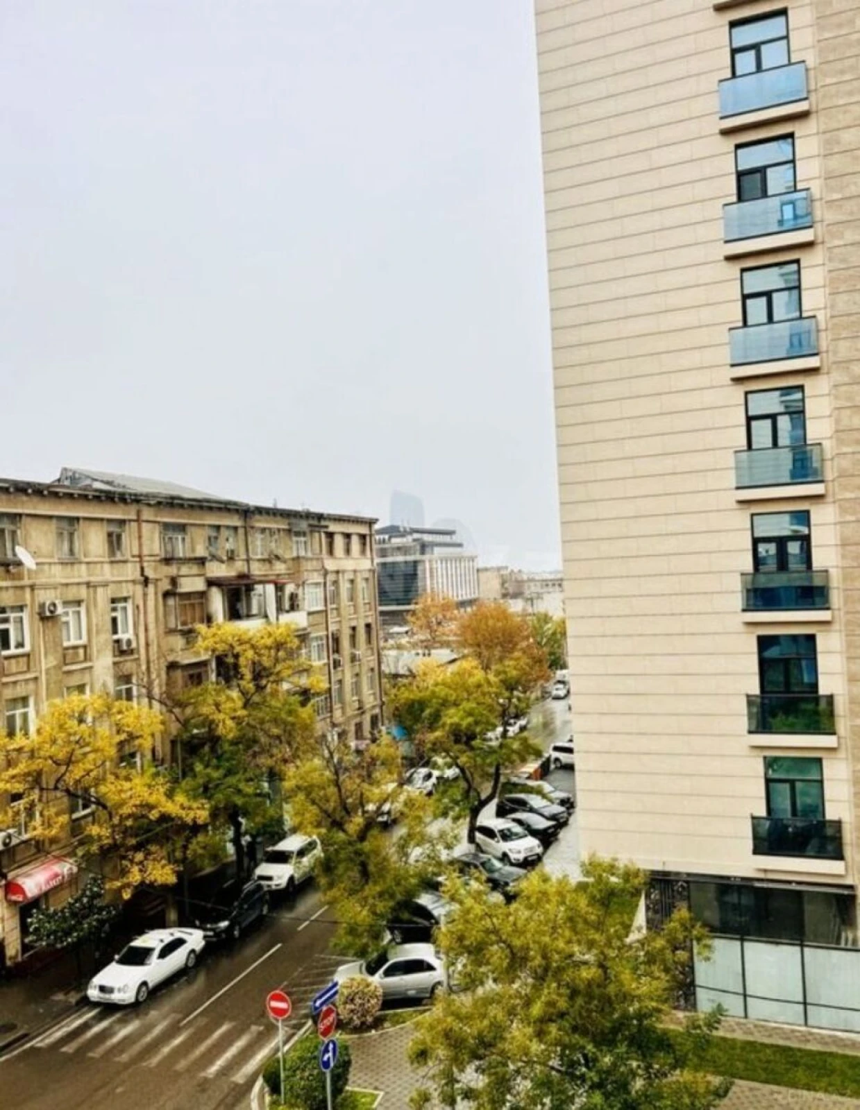 Satılır 4 otaqlı mənzil 195 m²