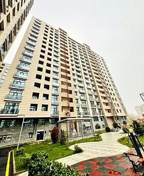 Satılır 4 otaqlı mənzil 195 m²