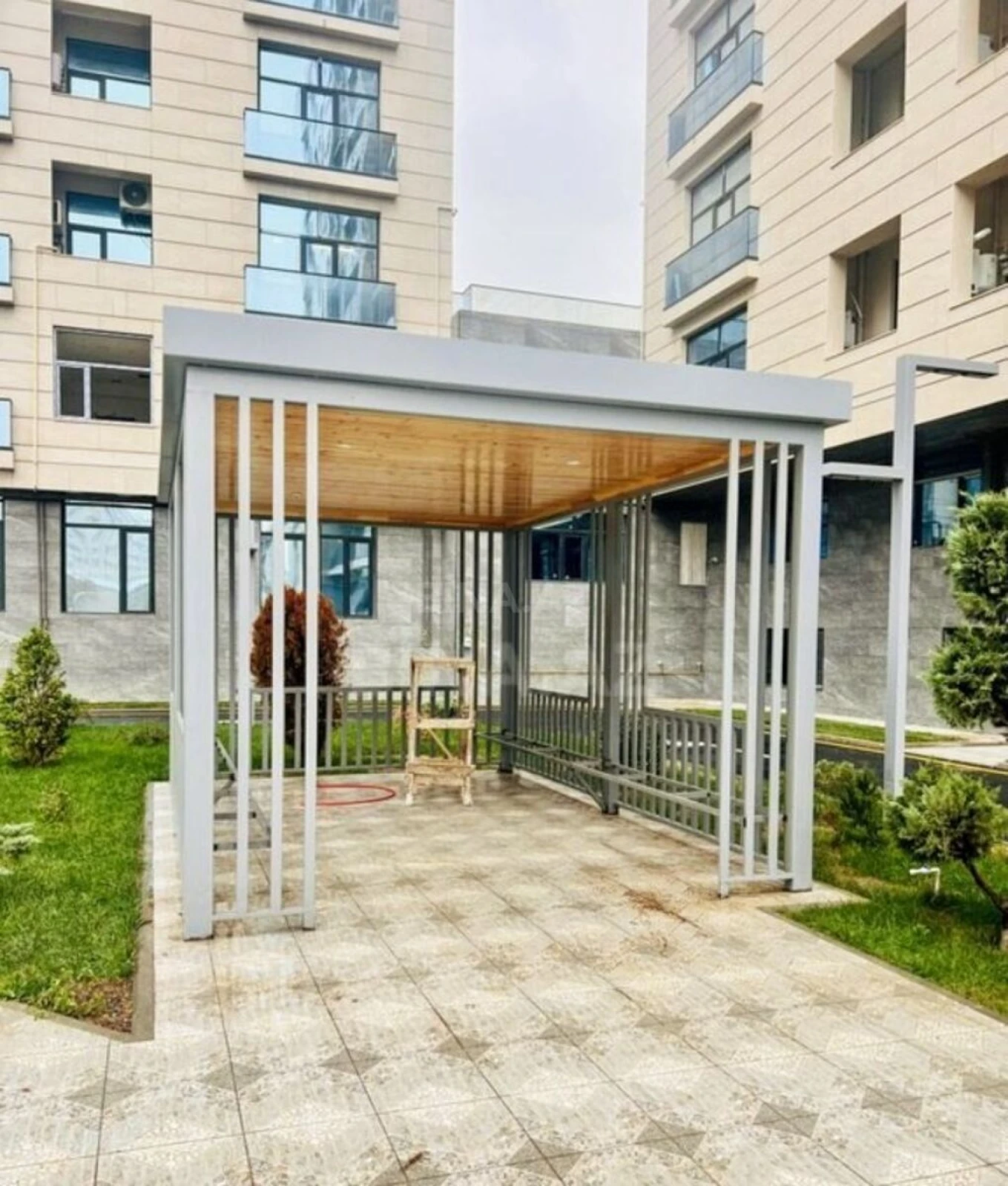 Satılır 4 otaqlı mənzil 195 m²