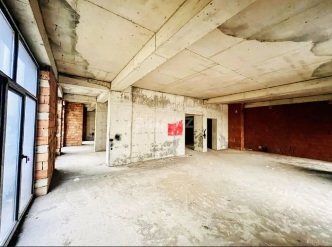 Satılır 4 otaqlı mənzil 195 m²