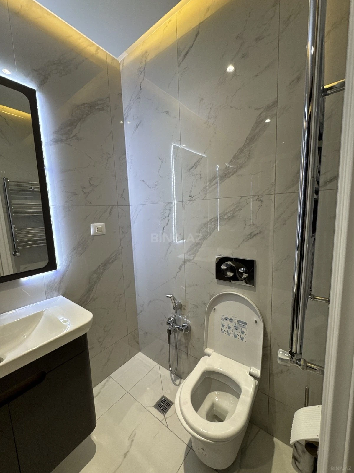 Kirayə verilir 2 otaqlı mənzil 75 m²