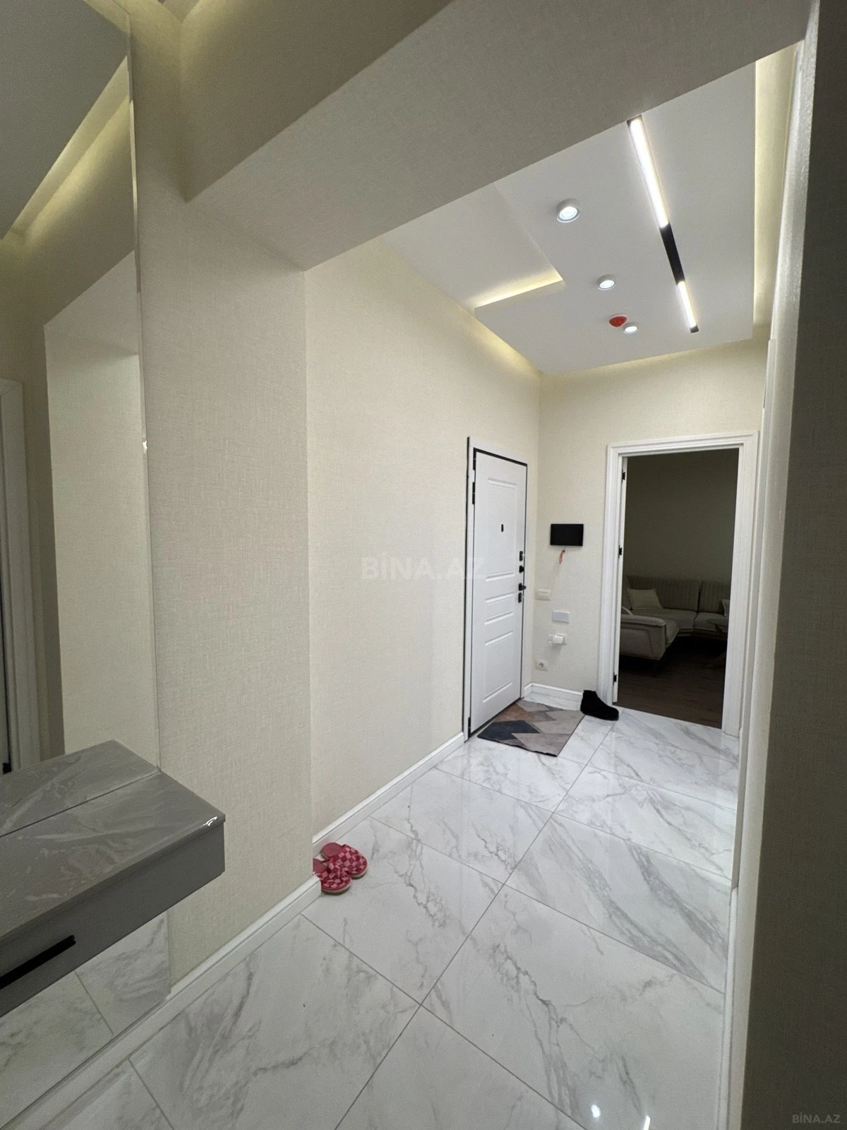 Kirayə verilir 2 otaqlı mənzil 75 m²