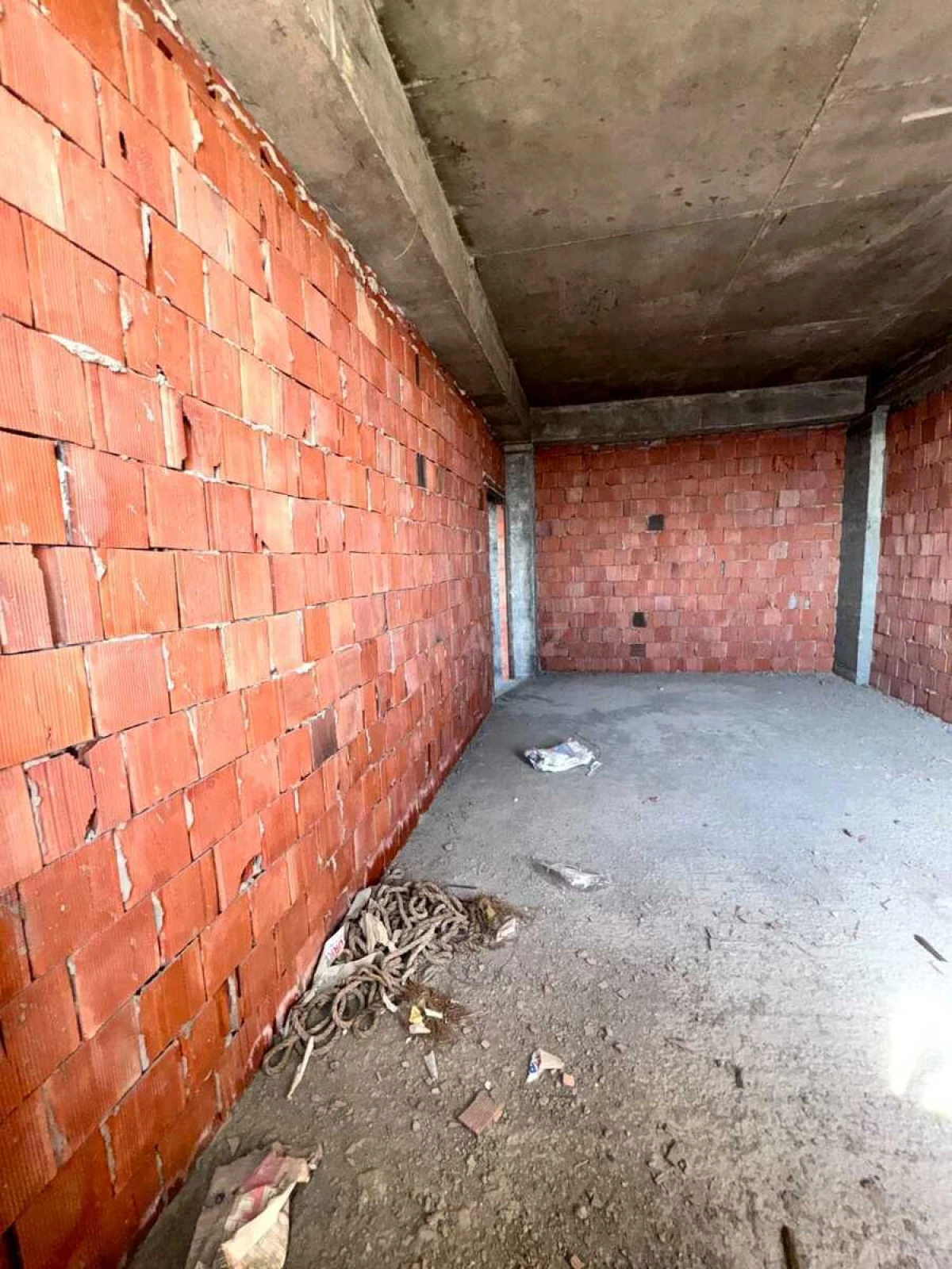 Satılır 2 otaqlı mənzil 86 m²