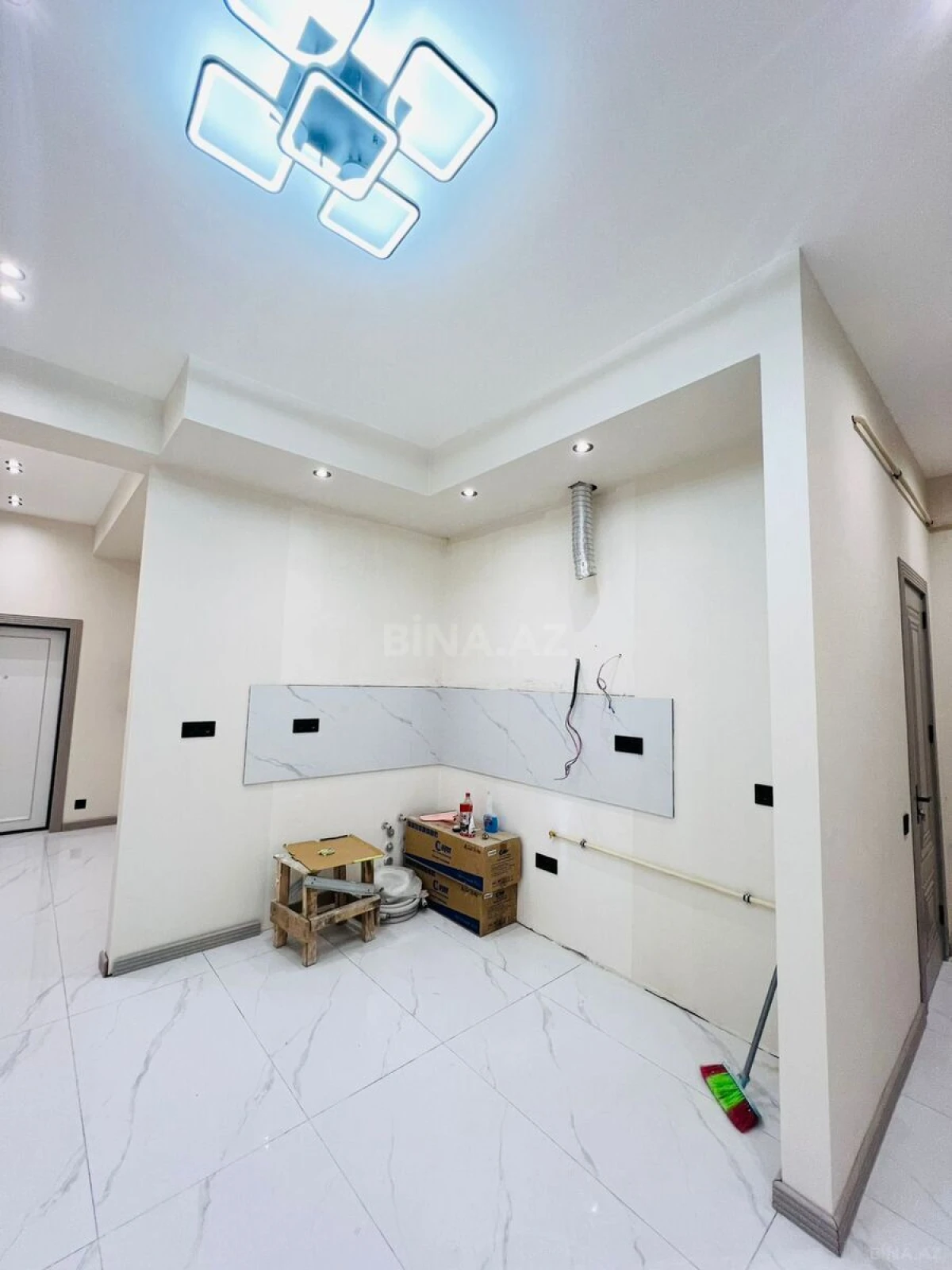 Satılır 2 otaqlı mənzil 75 m²