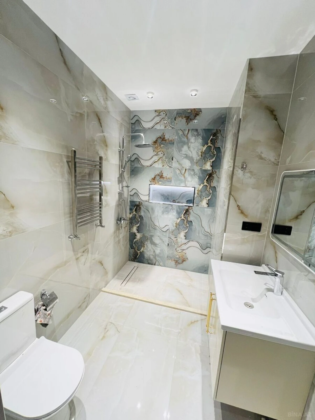 Satılır 2 otaqlı mənzil 75 m²