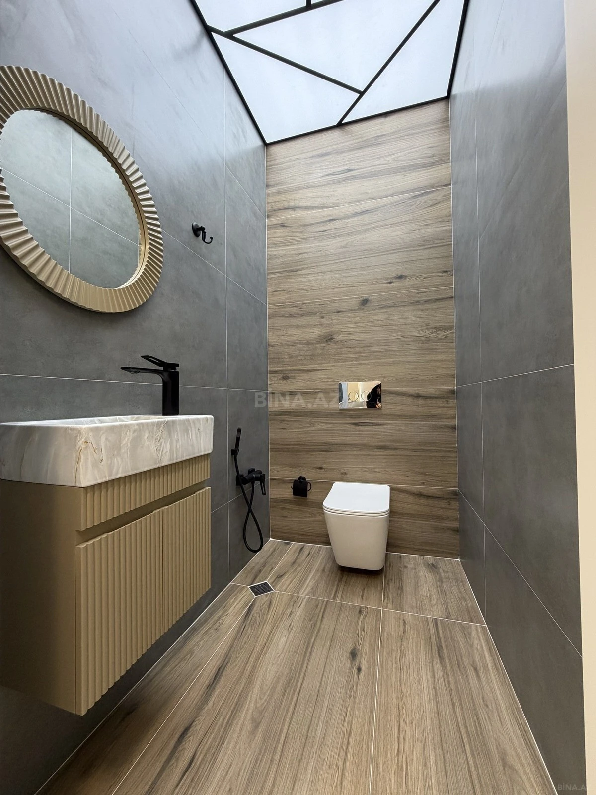 Satılır 3 otaqlı mənzil 105 m²