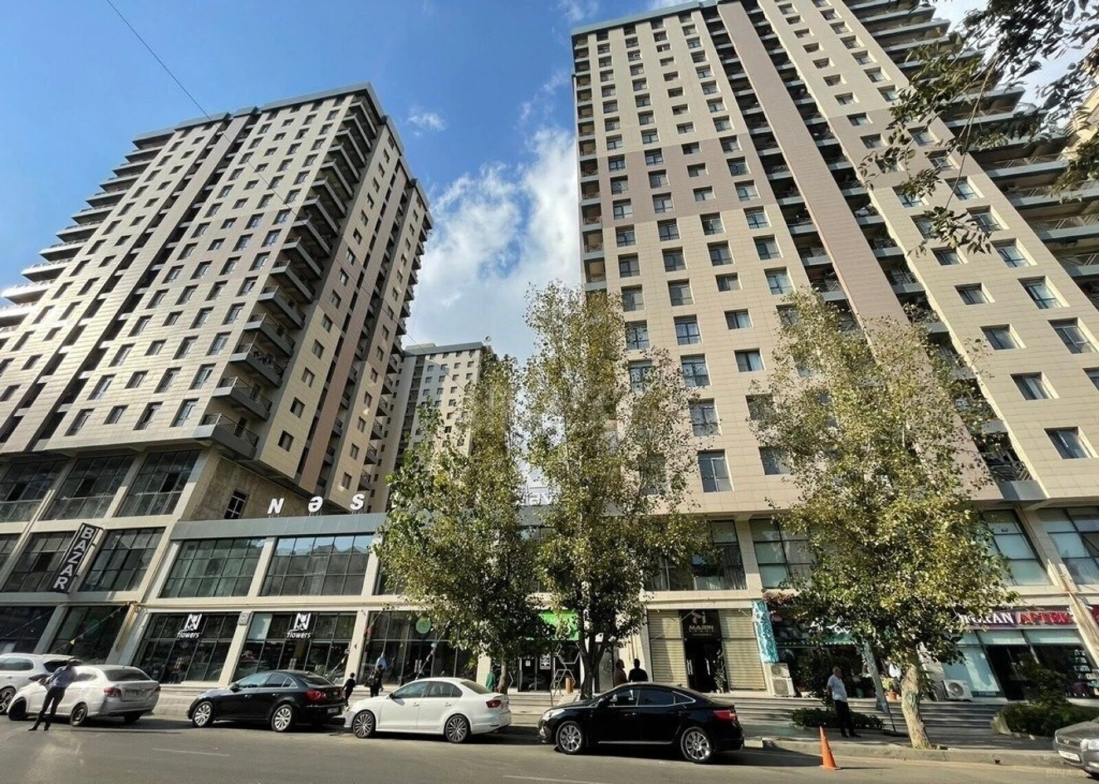 Satılır 4 otaqlı mənzil 193 m²