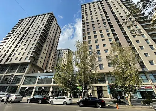 Satılır 4 otaqlı mənzil 193 m²