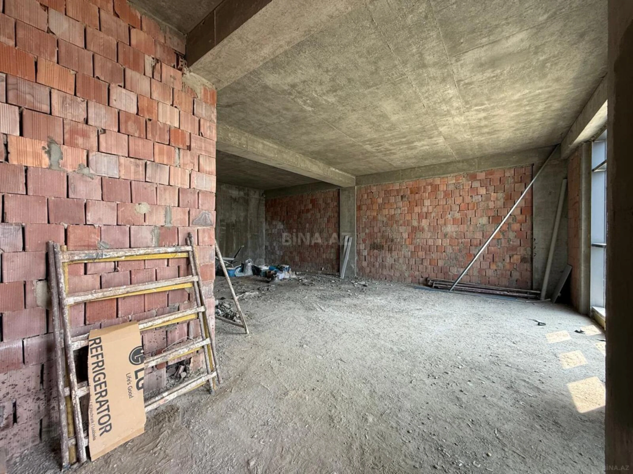 Satılır 2 otaqlı mənzil 84.3 m²