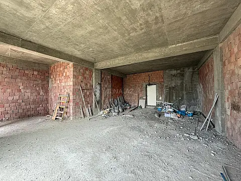 Satılır 2 otaqlı mənzil 84.3 m²