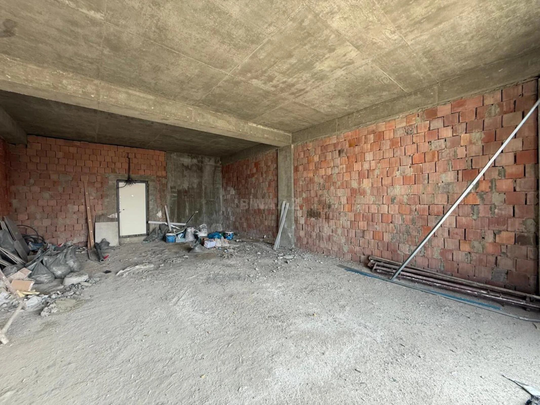 Satılır 2 otaqlı mənzil 84.3 m²