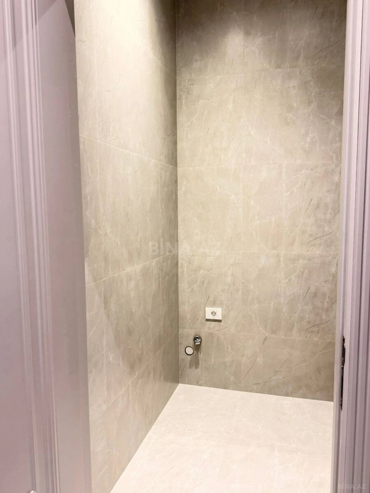 Satılır 2 otaqlı mənzil 76 m²