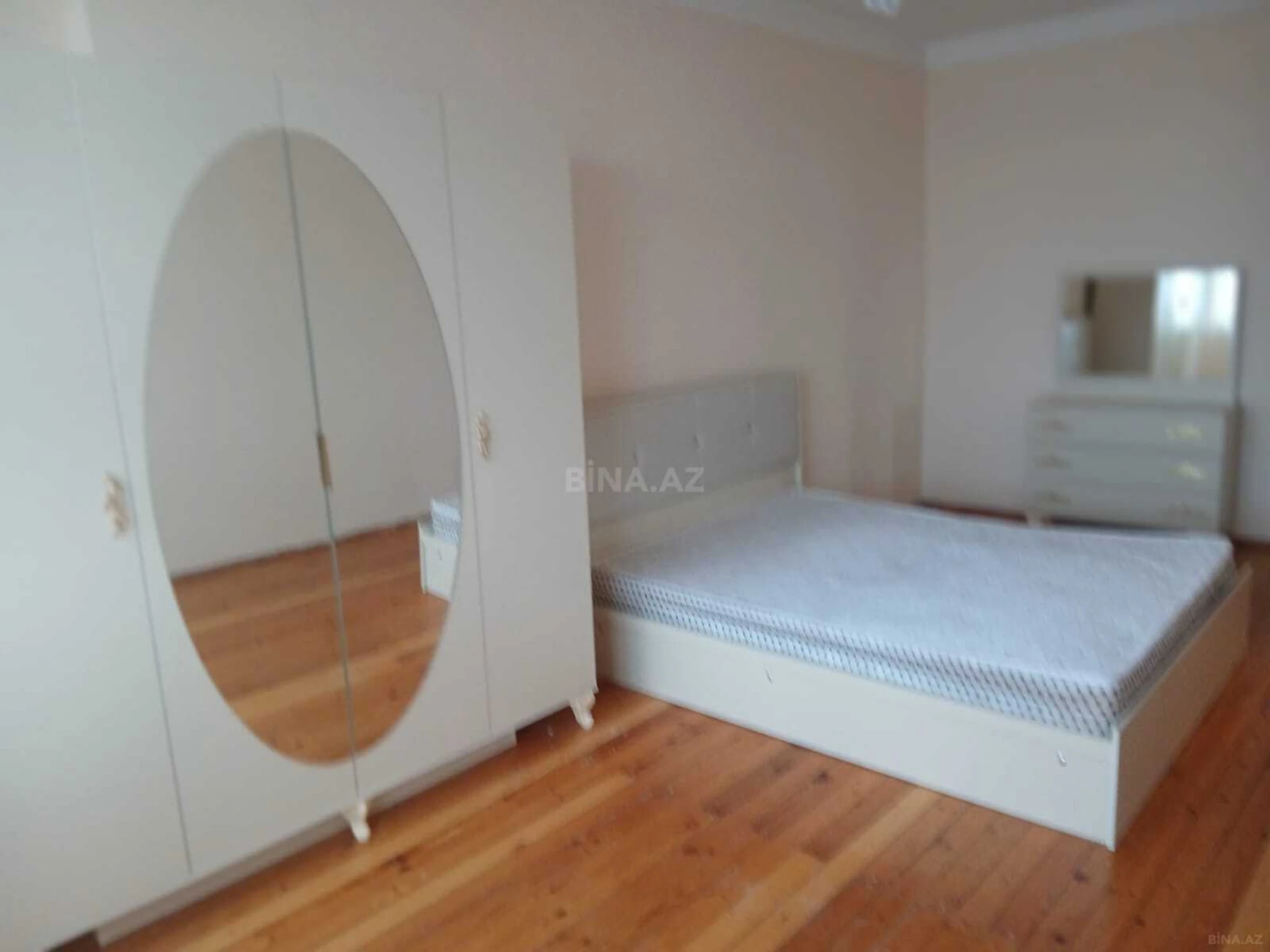 Kirayə verilir 3 otaqlı mənzil 125 m²