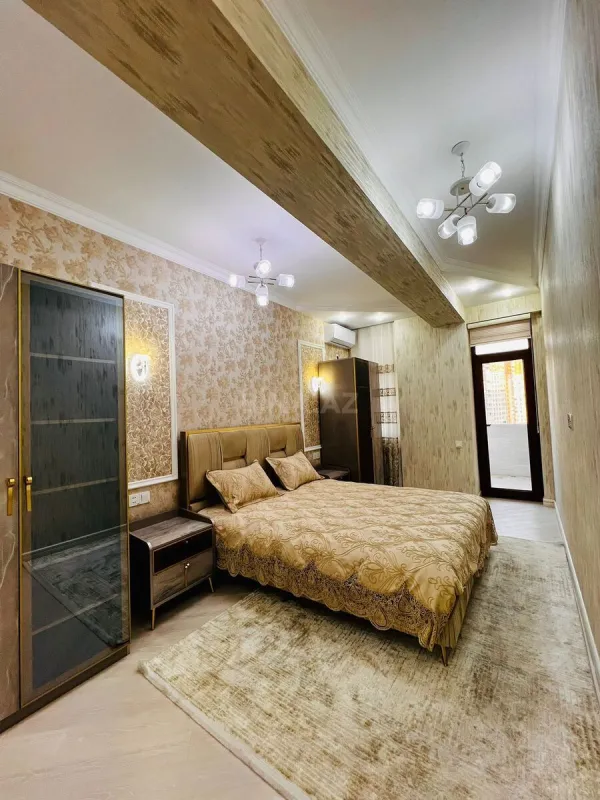 Satılır 4 otaqlı mənzil 165 m²