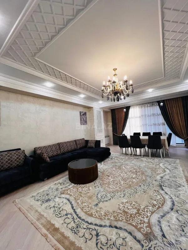 Satılır 4 otaqlı mənzil 165 m²