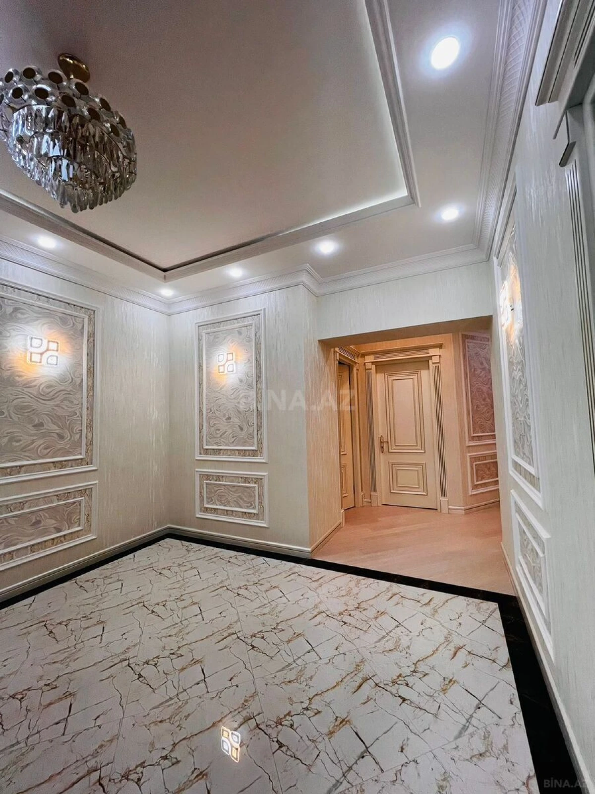 Satılır 4 otaqlı mənzil 165 m²