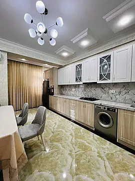 Satılır 4 otaqlı mənzil 165 m²