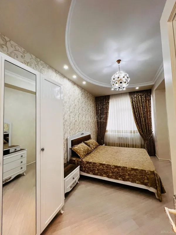 Satılır 4 otaqlı mənzil 165 m²