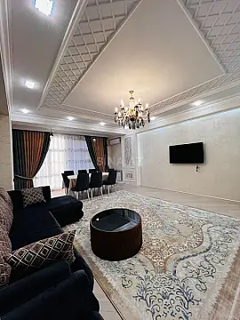 Satılır 4 otaqlı mənzil 165 m²